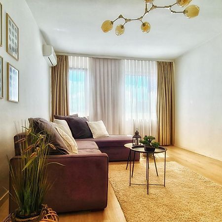 Aka 1 - Big Central Apartment Приштина Экстерьер фото