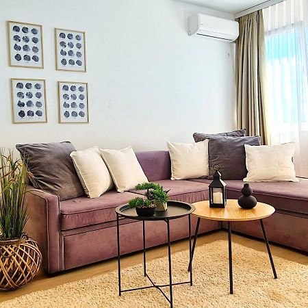 Aka 1 - Big Central Apartment Приштина Экстерьер фото