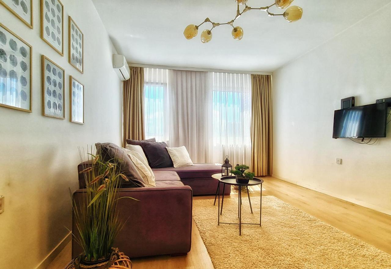 Aka 1 - Big Central Apartment Приштина Экстерьер фото