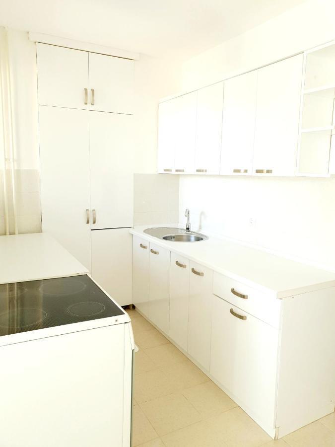 Aka 1 - Big Central Apartment Приштина Экстерьер фото